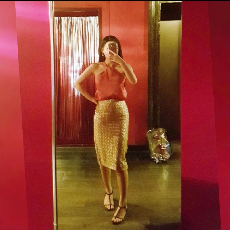 새상품)홀터넥 실크 새틴 + 골드 스팽글 스커트 S 세트