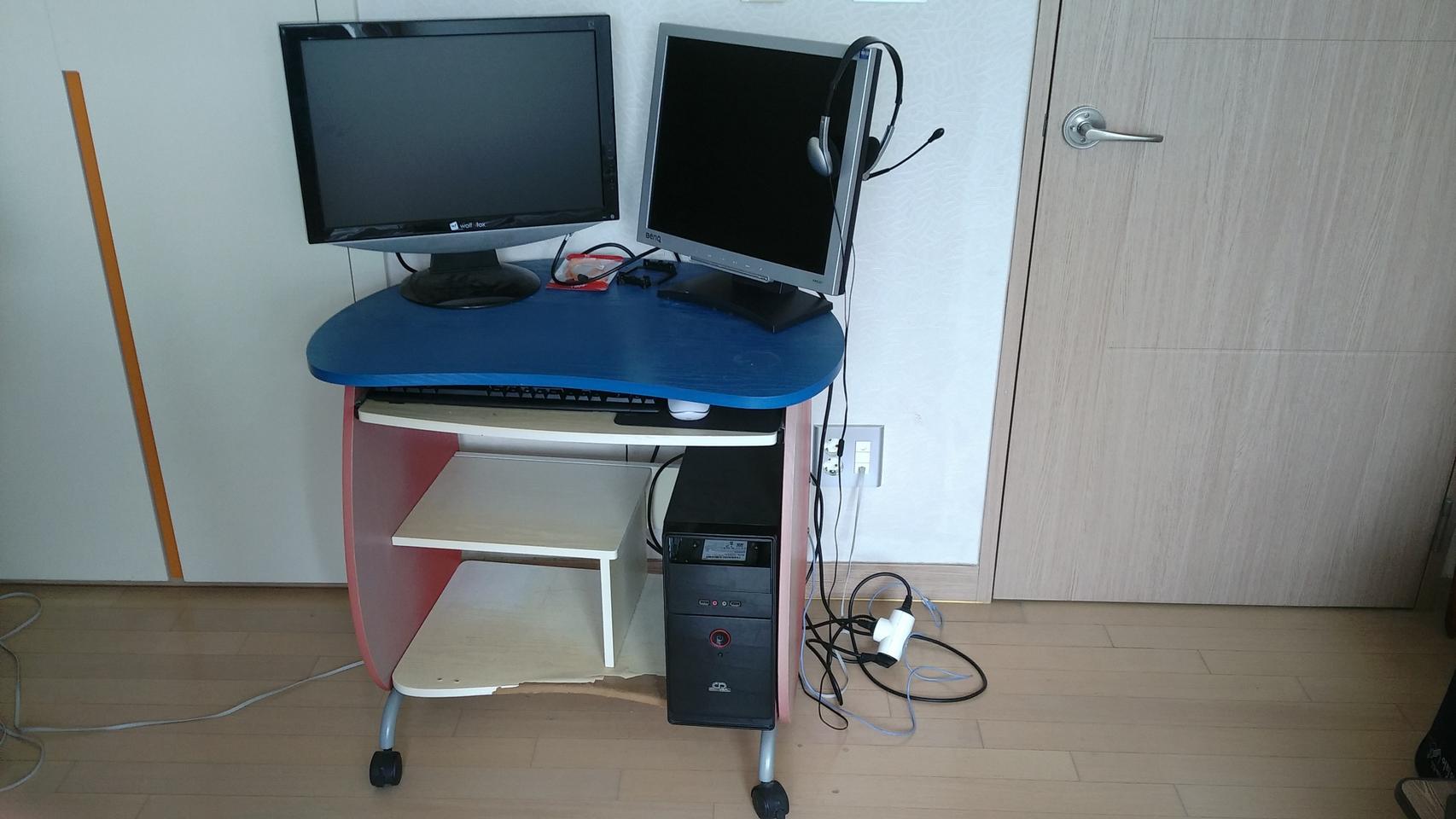 사무용:옛날컴퓨터&옛날노트북&책상 직거래만 합니다