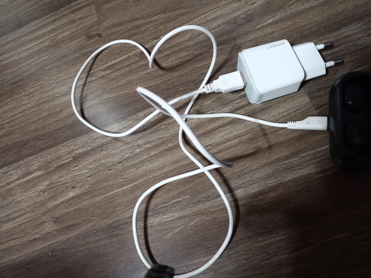 충전기 5핀 (휴대폰 이어팟드등 ) 충전가능