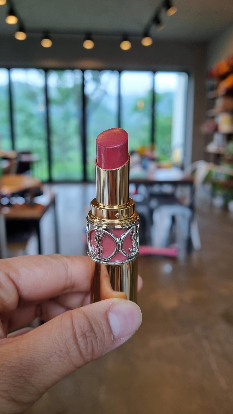 입생로랑 루쥬 볼립떼 130  번트스웨이드 팔아요