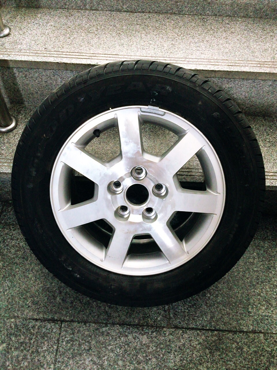 1세대 캐딜락 CTS 2.8 순정 휠 타이어 1짝(굿이어)