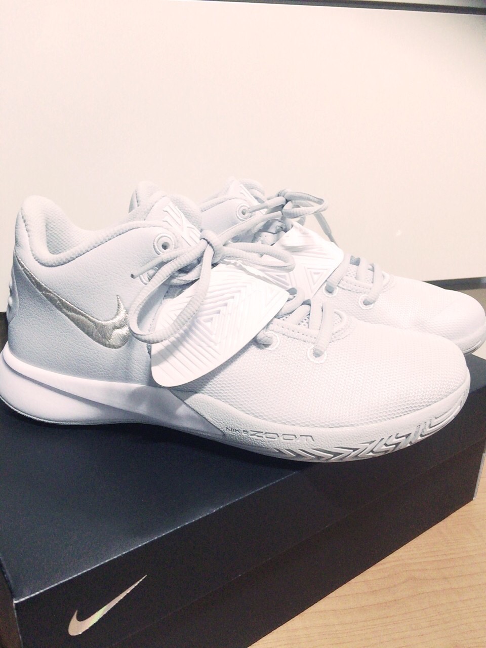 나이키 카이리 플라이트랩3 화이트 실버. 새상품 245미리