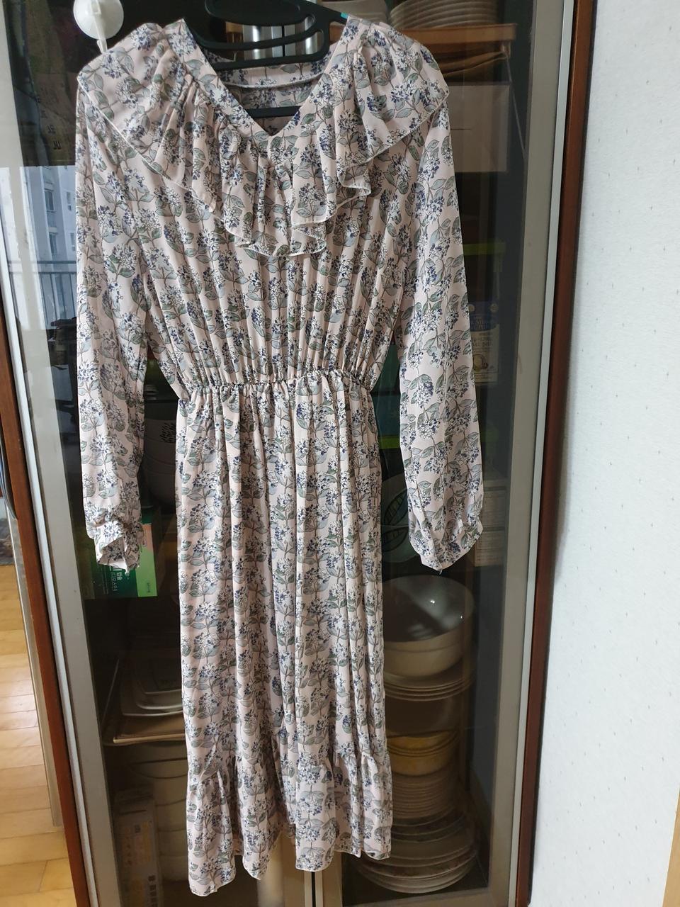 새상품 원피스 판매합니다.