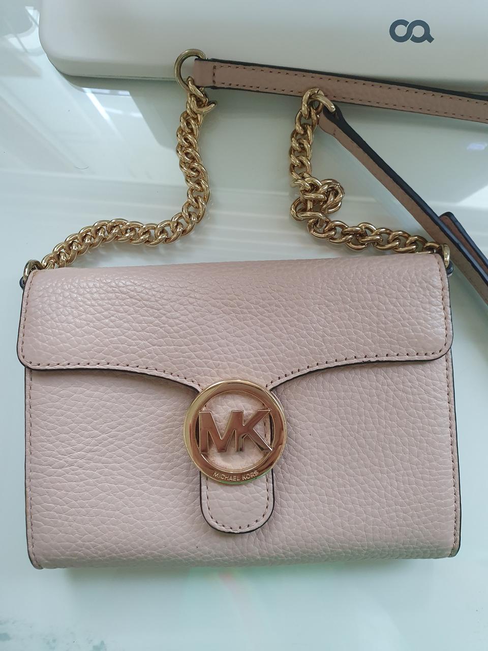 마이클코어스 미니 크로스백