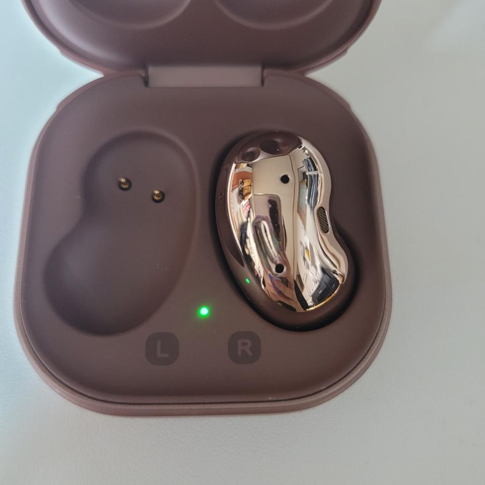 버즈라이브 케이스 오른쪽 로즈골드