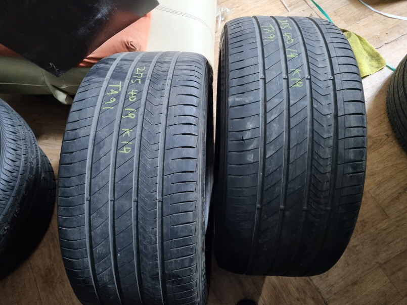 275 40 19 마제스티9 중고타이어 2본 판매합니다.