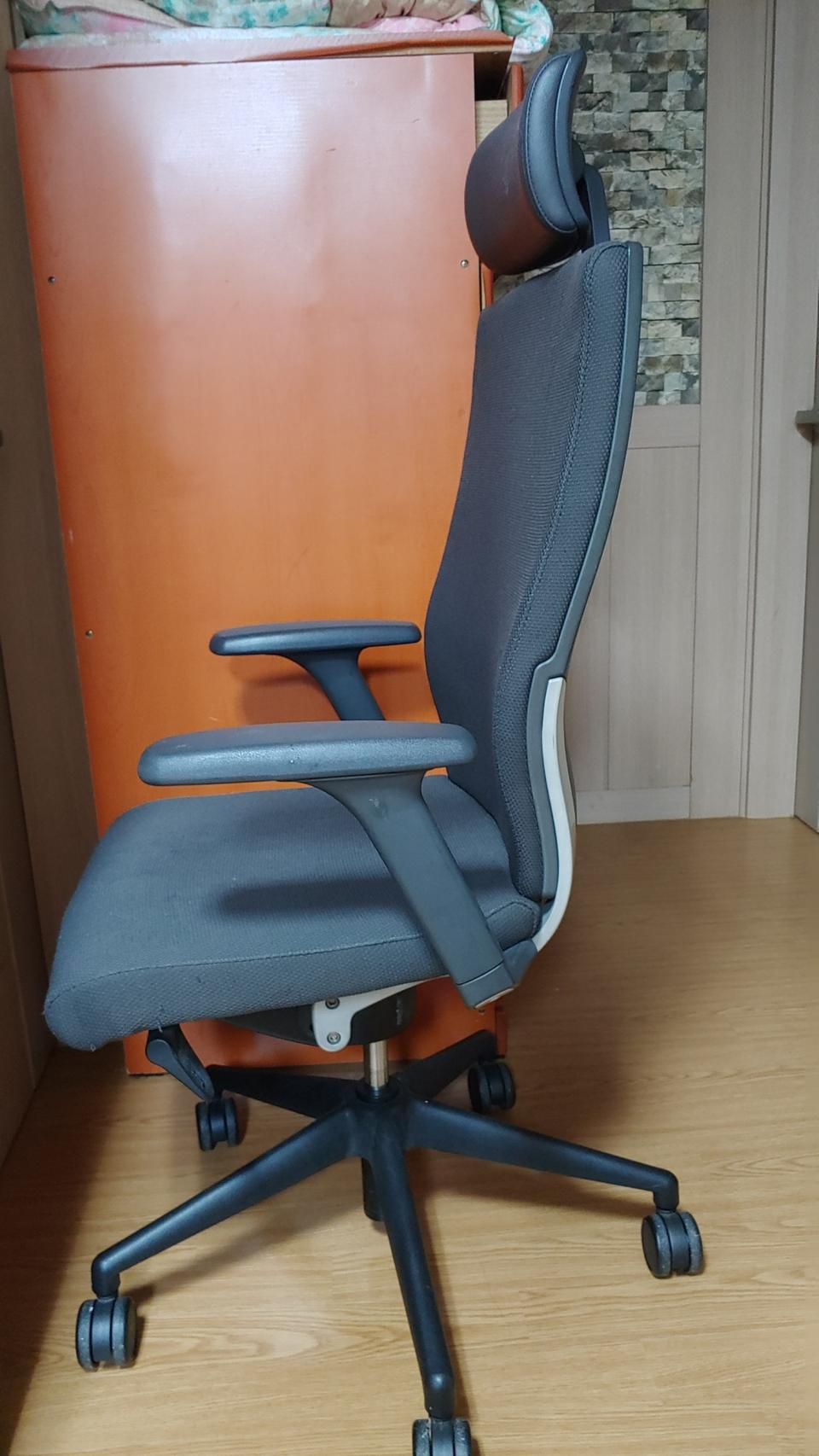 퍼시스 사무용 의자