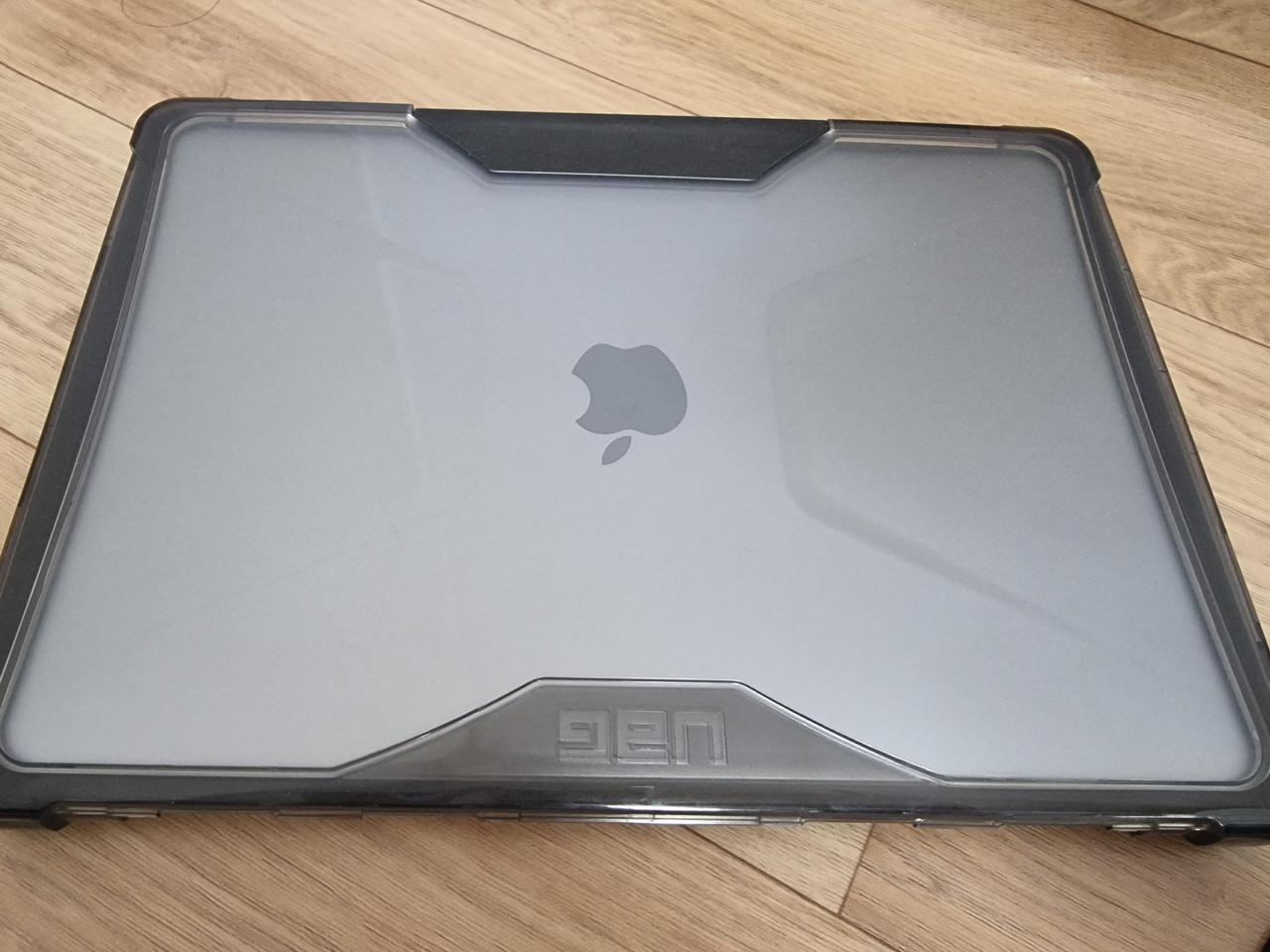 UAG 맥북프로 13인치 케이스