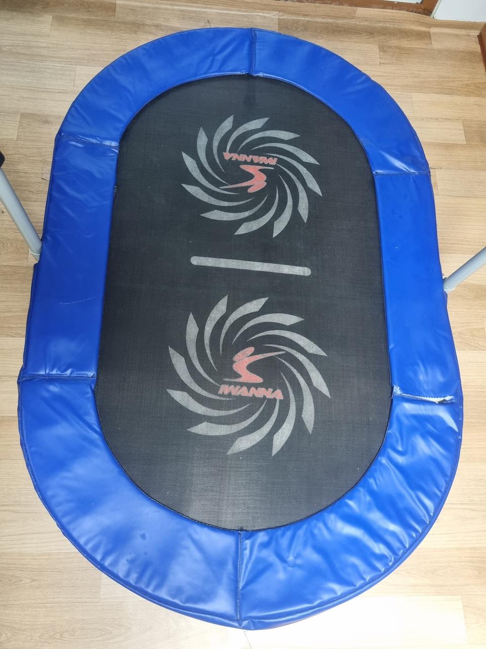 아이워너 2인용 트램폴린 팝니다.