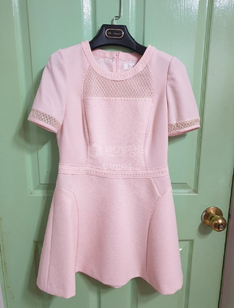 LINE 그물망 포인트 원피스/아직까지 백화점몰  28만원 넘게 판매 중