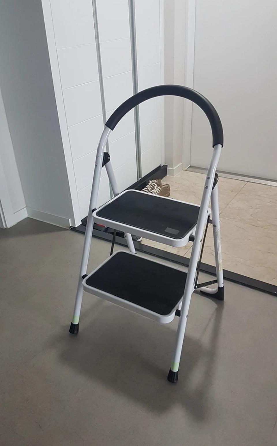 접이식 계단(2단 사다리)