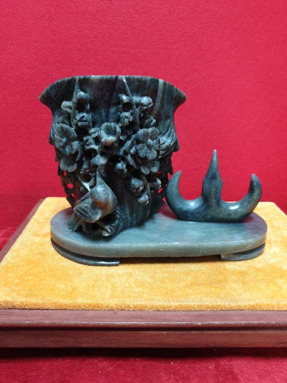 천연옥필통.ㅡ조각품.