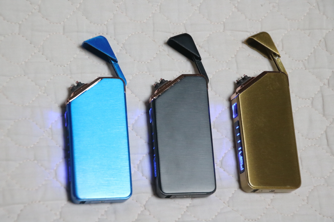 강풍이불어도 꺼지지 않는 충전식 고압방전 라이터 팝니다