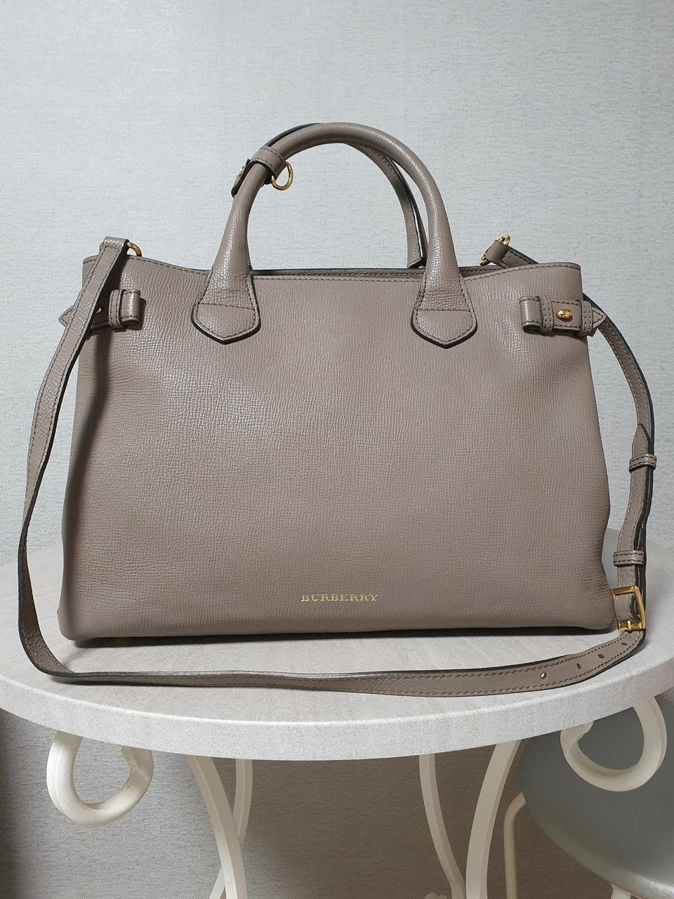 정품)버버리 카프스킨 하우스체크 배너 미듐 토트.숄더백