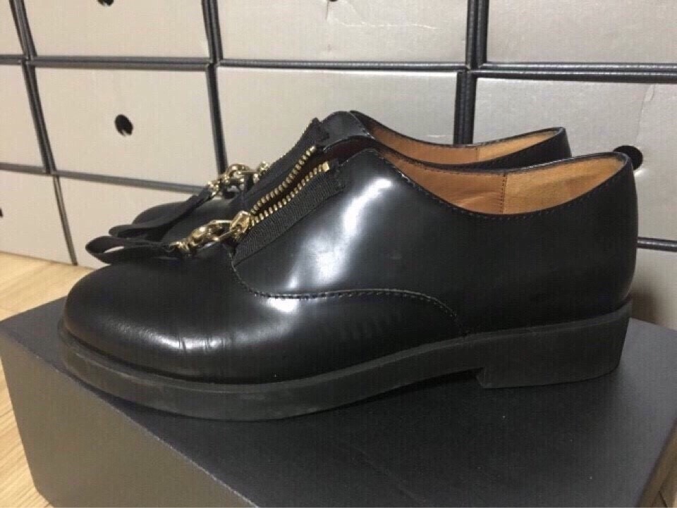 [37/240] 앤아더스토리즈 블랙 집업 더비