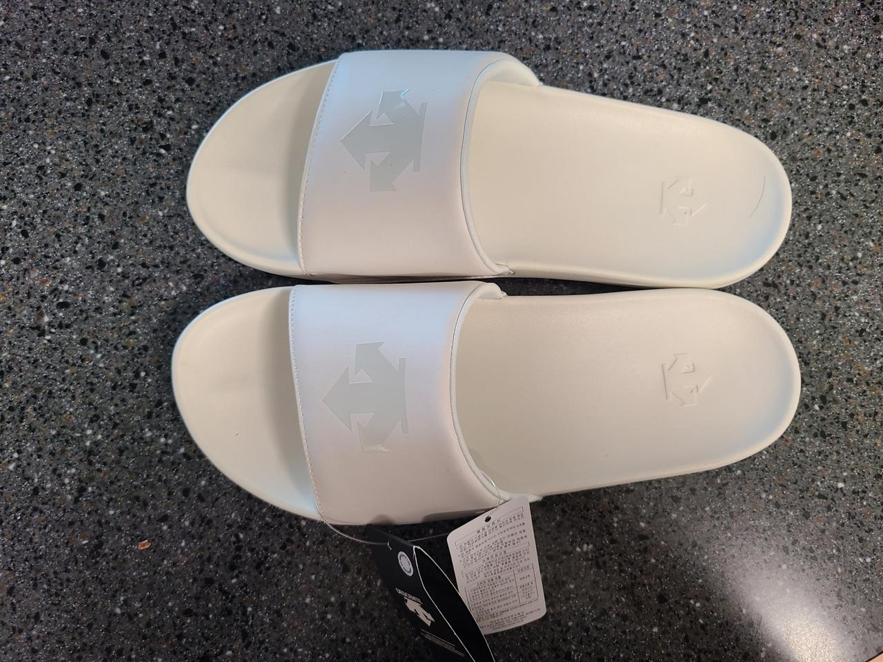 데상트화이트슬리퍼260팜 (가격내림)