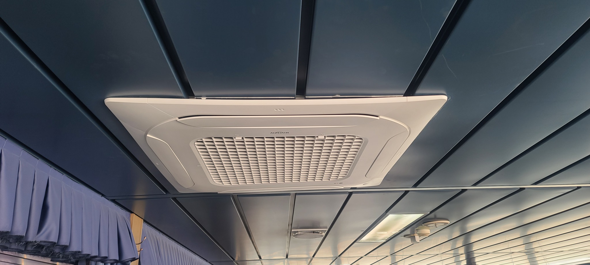 (신제품) 엘지 40평 천장형 냉난방기 판매합니다.