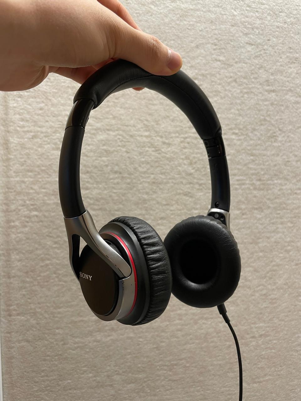 소니 아이유 헤드폰 길이조절 온이어형 전용파우치 포함