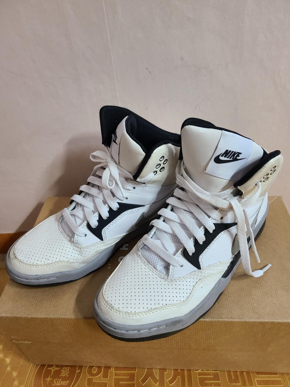 나이키 여자 운동화(240사이즈)