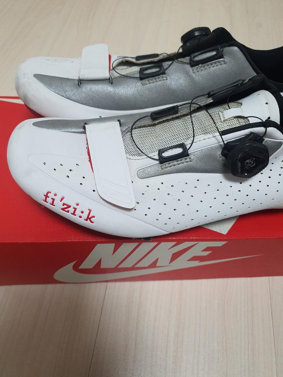 피직클릿슈즈r5b