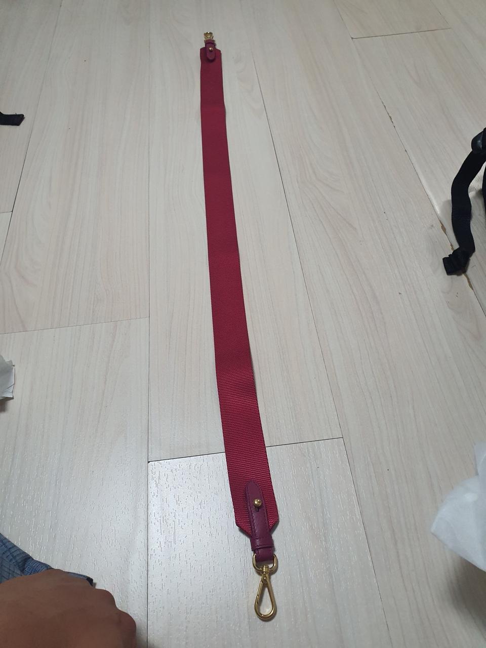 프라다 포코노 핑크스트랩