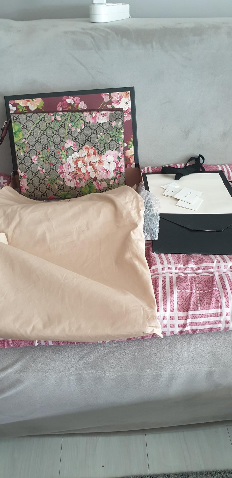 구찌 블룸 클러치 새상품급