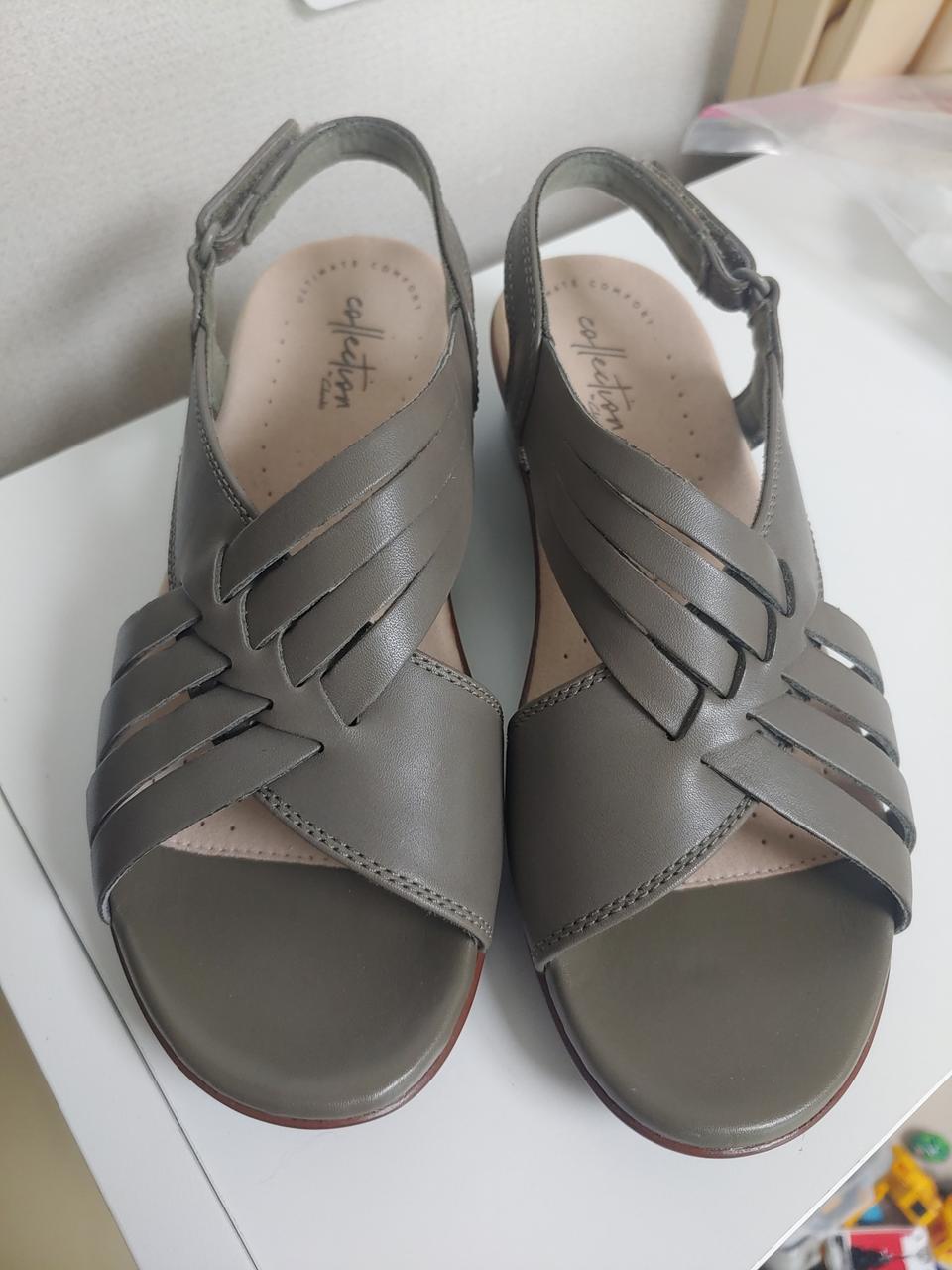 (새제품) 클락스 샌들 235사이즈