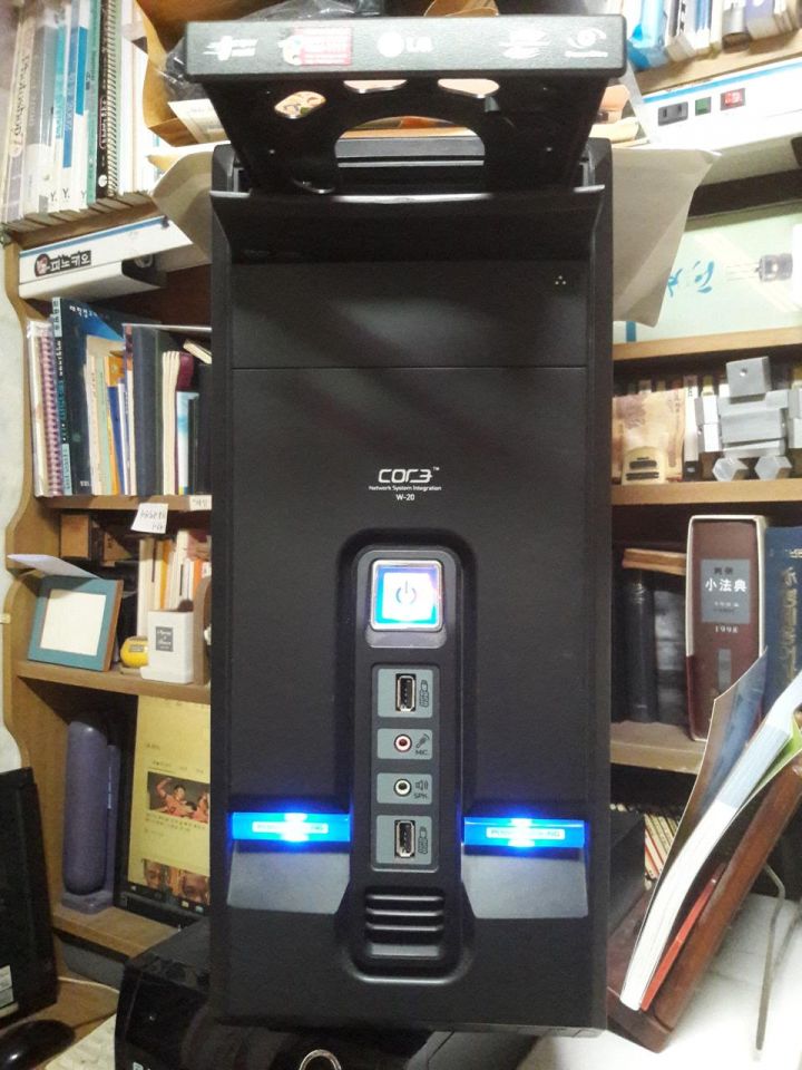 최신 윈도우11 이 설치되어 있는 컴퓨터 본체, 데스크탑, PC