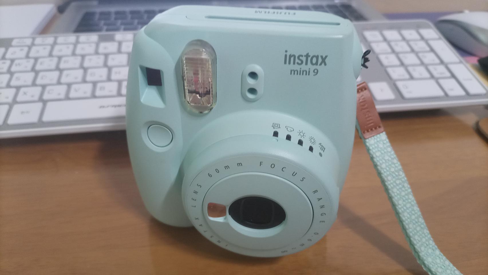 <카메라> 폴라로이드 인스탁스 미니9 팝니다 !! 시원한 바다의 추억과 설레임 같음~^^