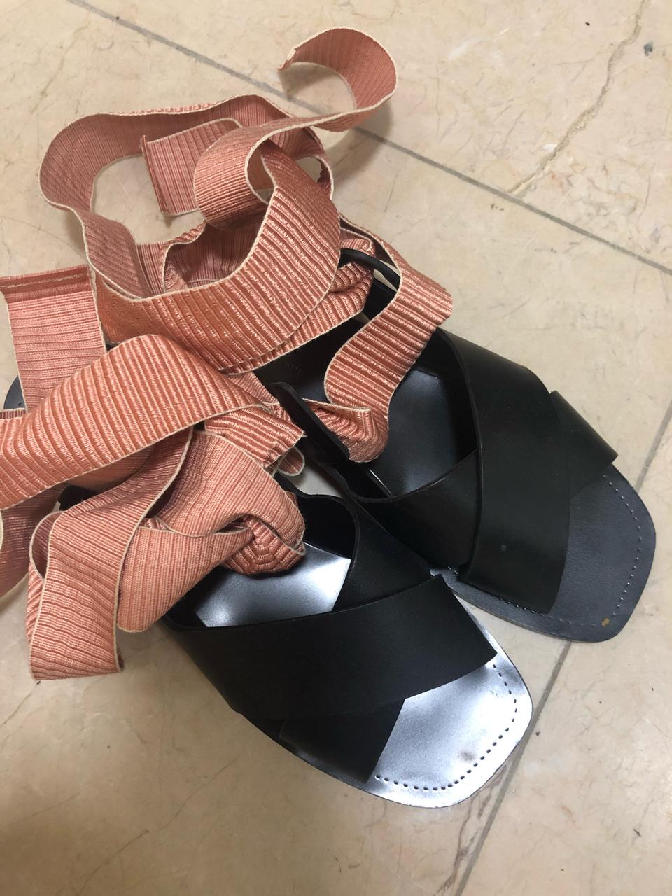 자라 스트랩 샌들