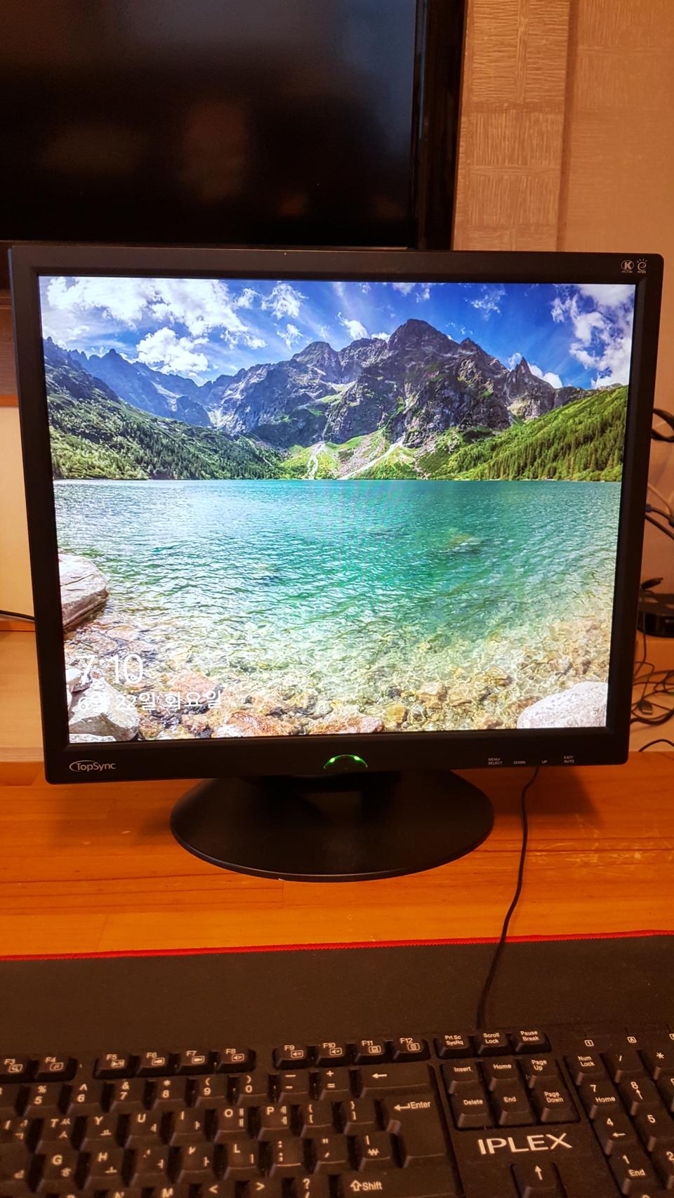 오리온19인치 모니터