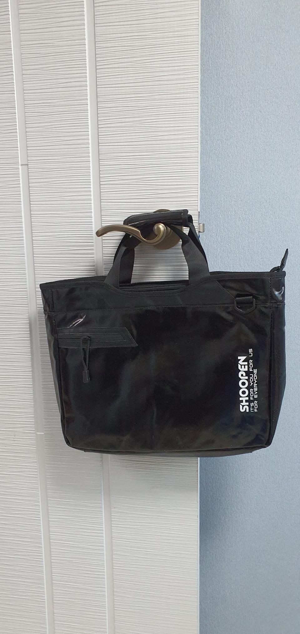 에나멜가방  토트겸 크로스백 입니다.