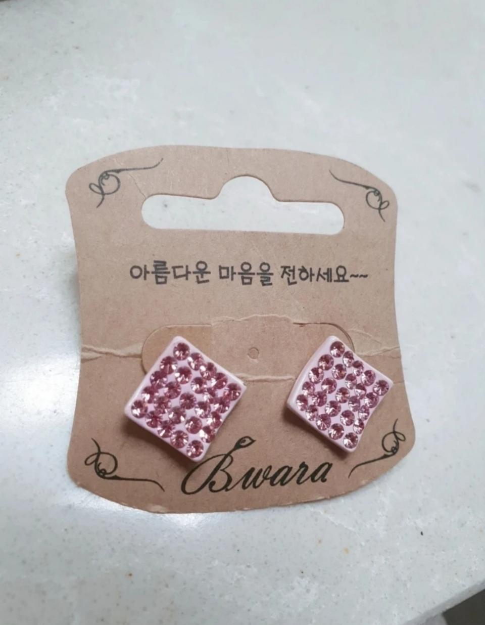 핑크 큐빅 귀걸이