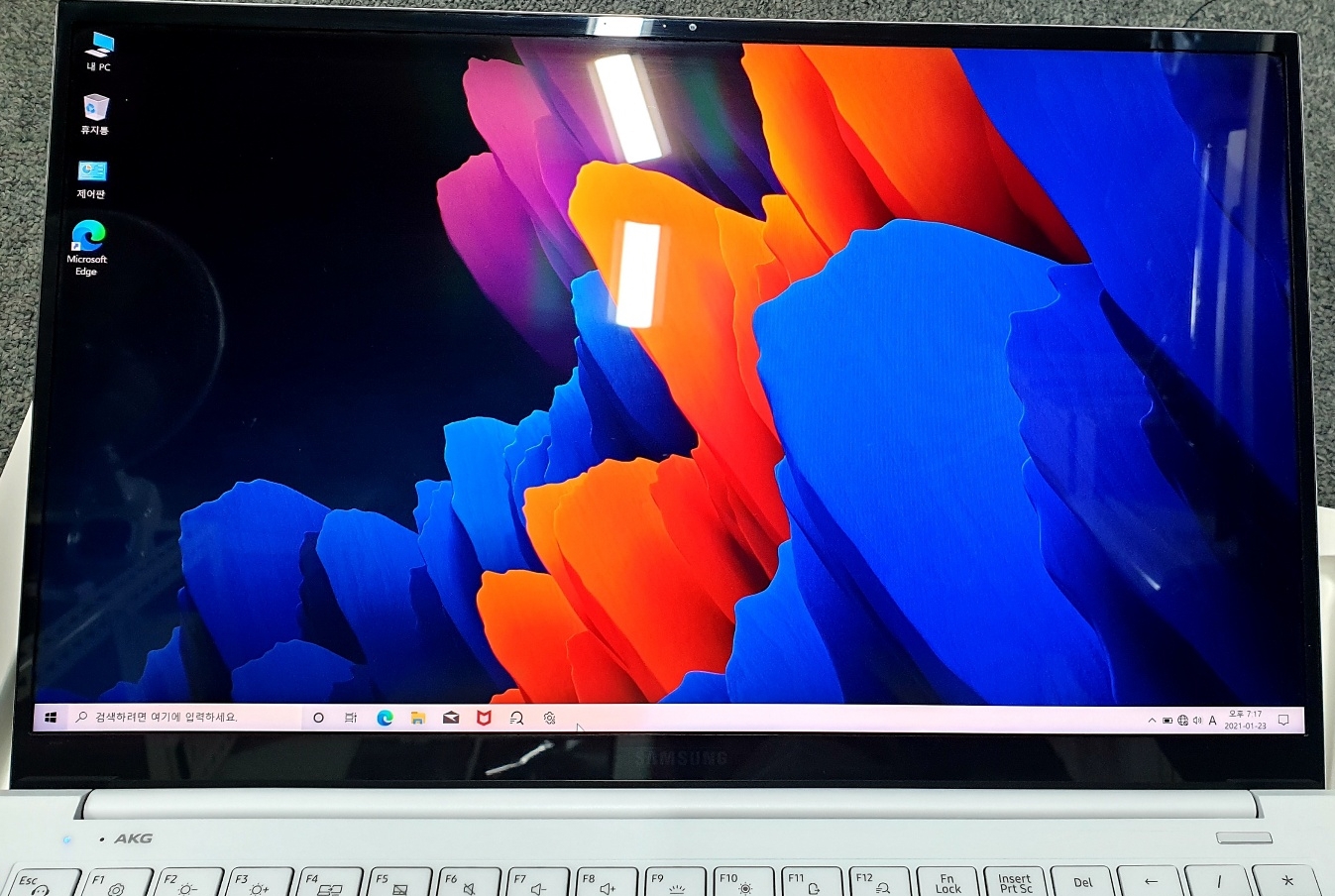 그램무게 삼성갤럭시북 이온 NT930XCJ-K38 깨끗한 노트북 팝니다