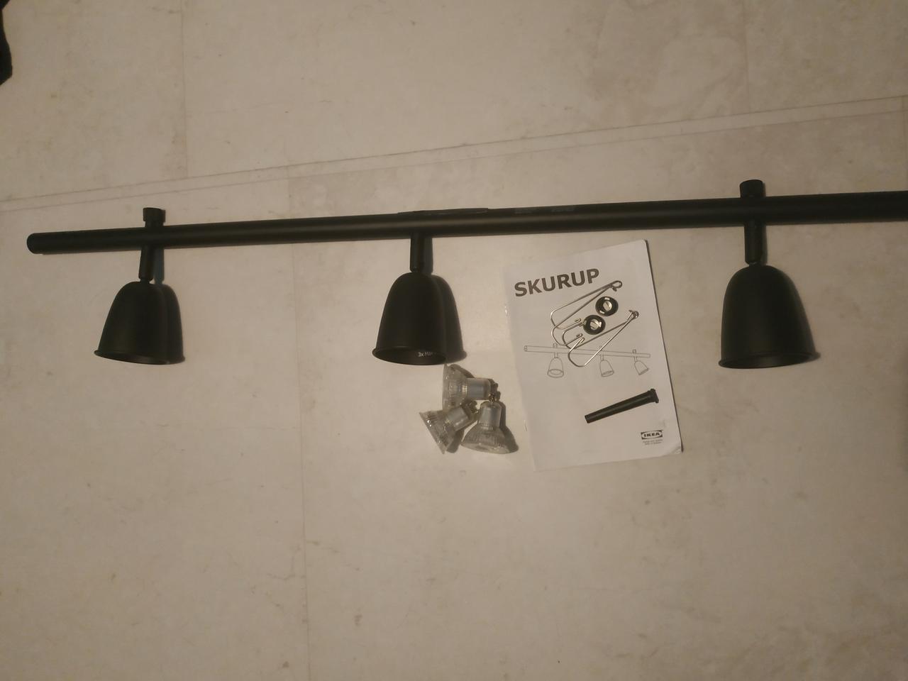 이케아 SKURUP 트랙조명 및 전구3개