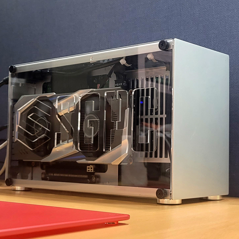A4 용지보다 작은 게이밍 미니 itx 본체 팝니다.