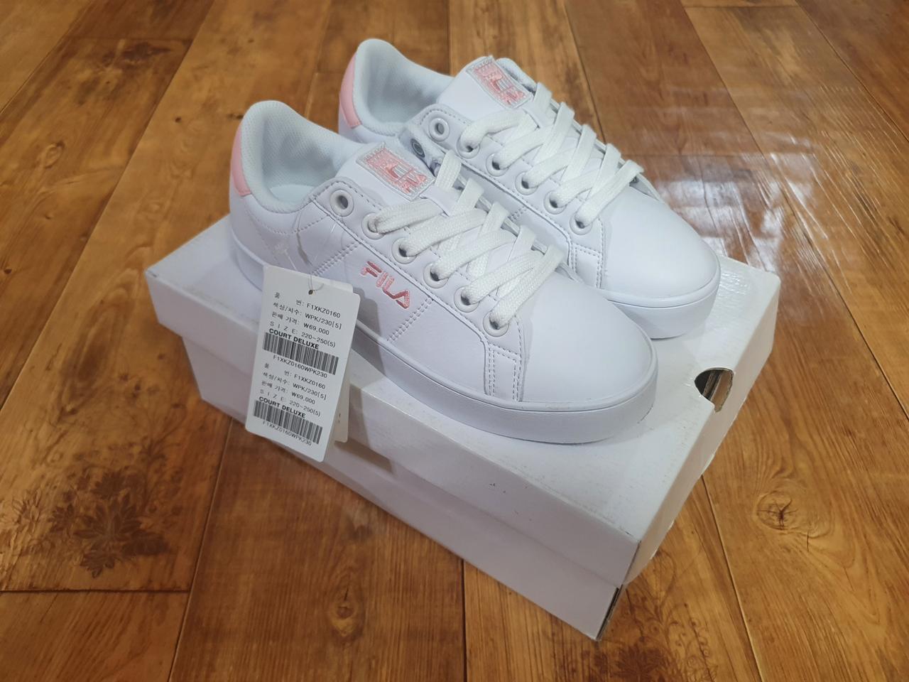 새상품 휠라 여성 운동화 230사이즈