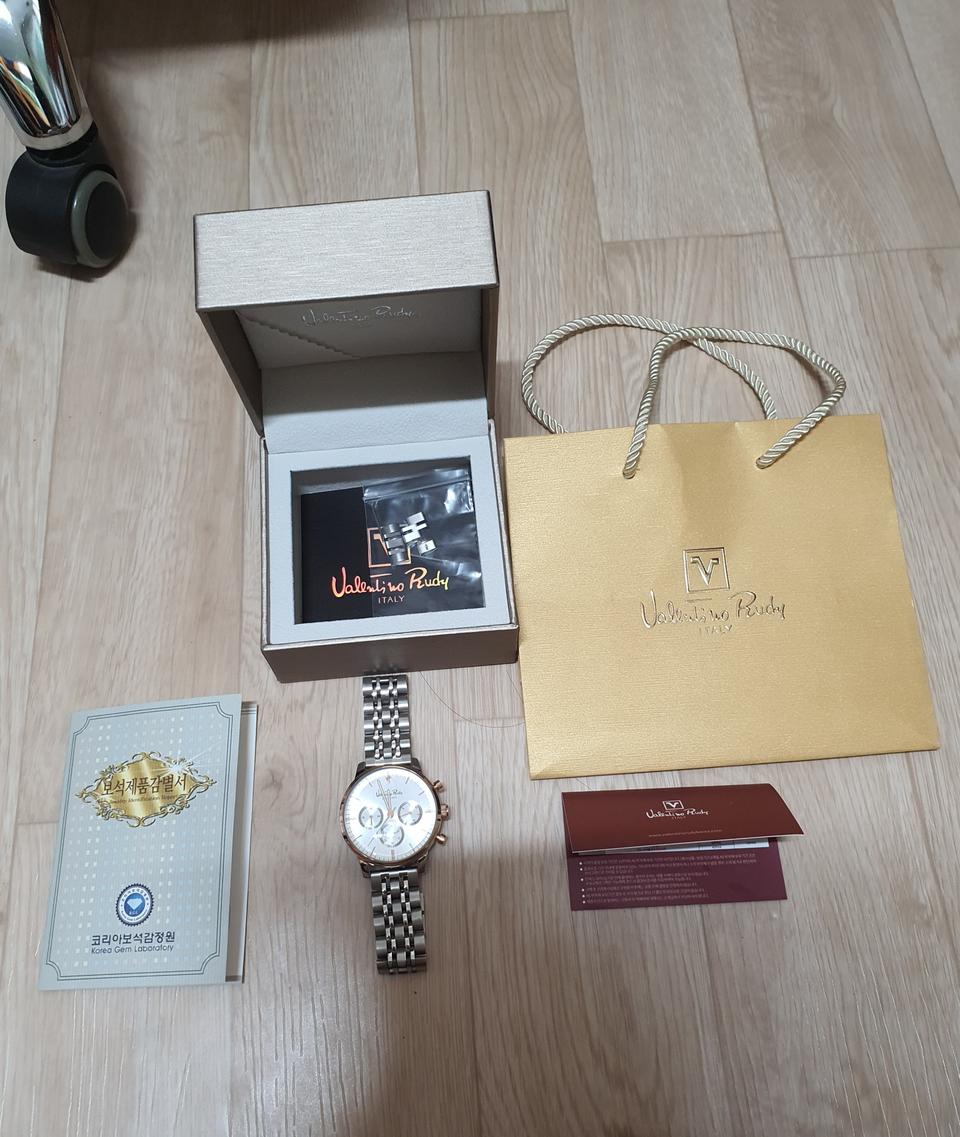 [새상품급] 21SS 발렌티노루디 다이아 메탈시계 급처합니다