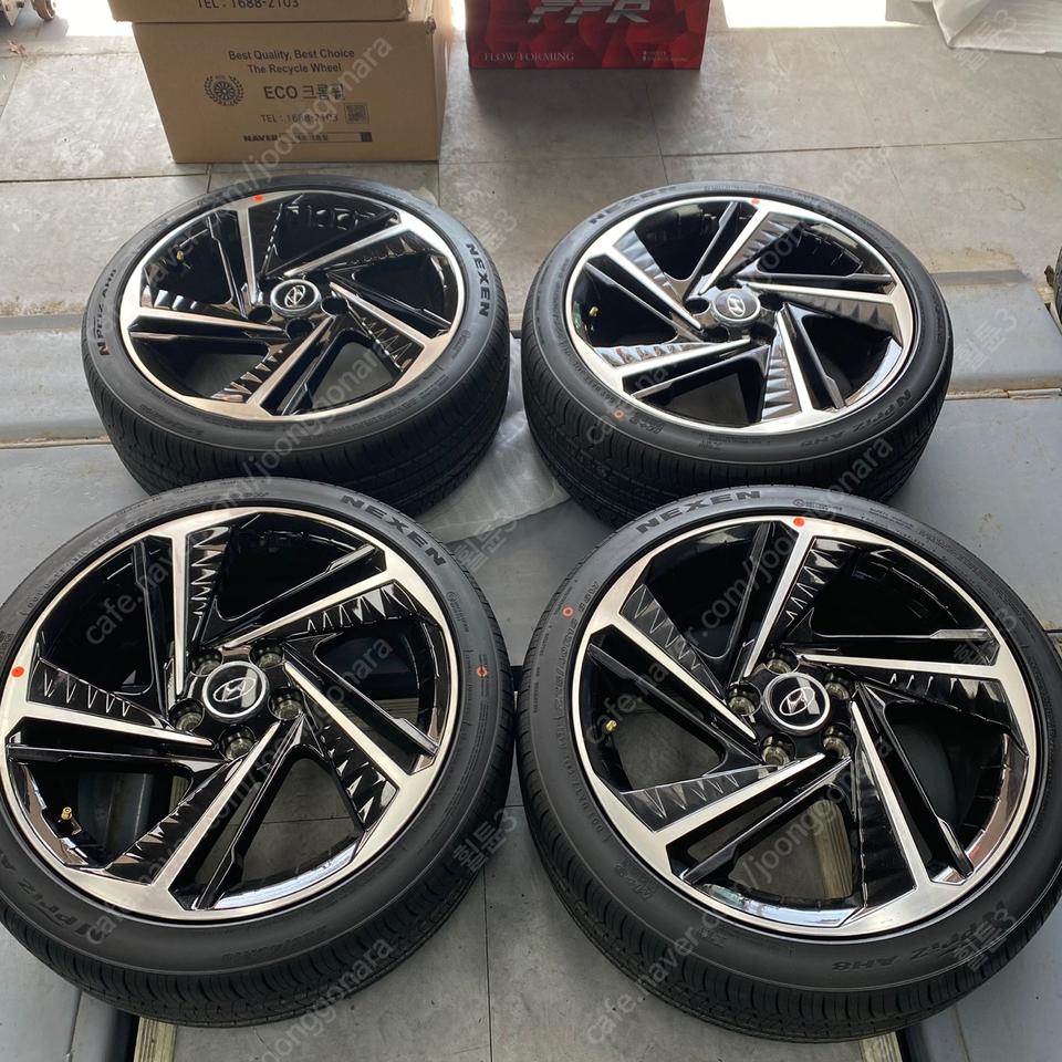 아반떼 N라인 18인치 임판급 휠 신품타이어 조합 팝니다