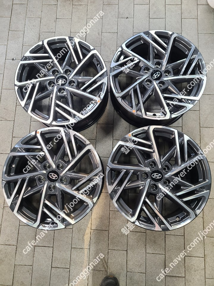 신형 코나 순정18인치 임판휠 팝니다