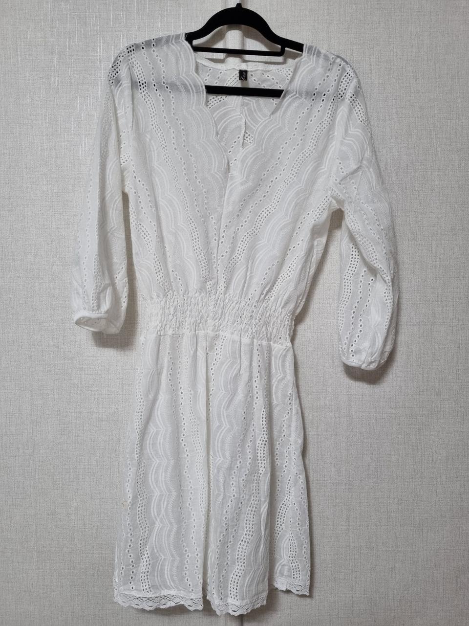 펀칭 원피스 ㅡ 미사용