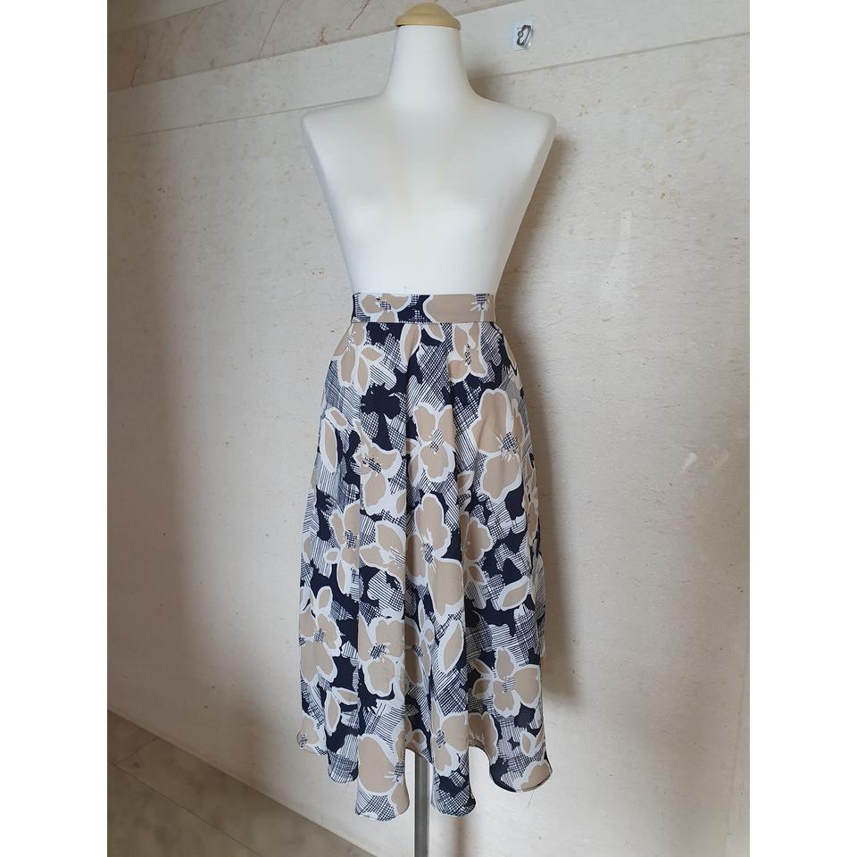 새상품)플라워 패턴 플레어스커트 S 레티첼라