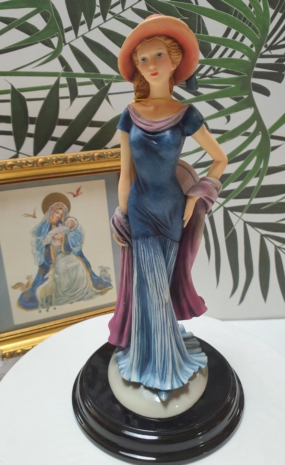 영국 레오나르도콜렉션의 피겨린