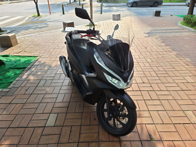 혼다 더뉴pcx125 18년식 저렴하게 판매합니다.