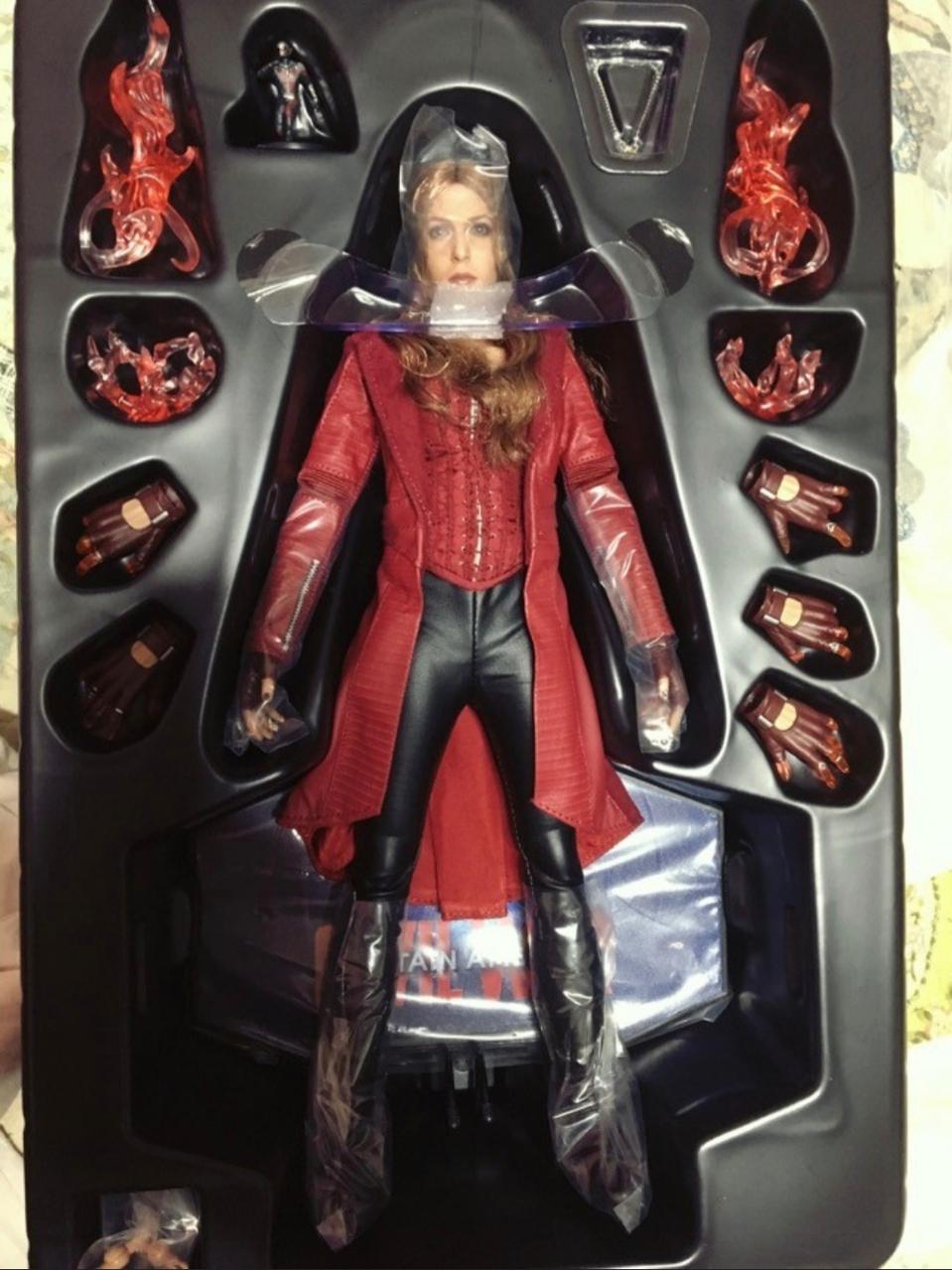 핫토이 시빌워 스칼렛위치