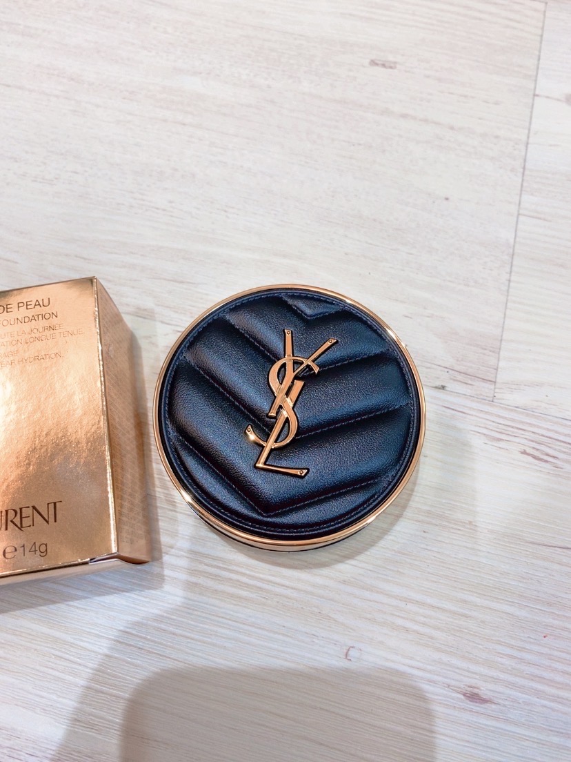 입생로랑 쿠션 새상품