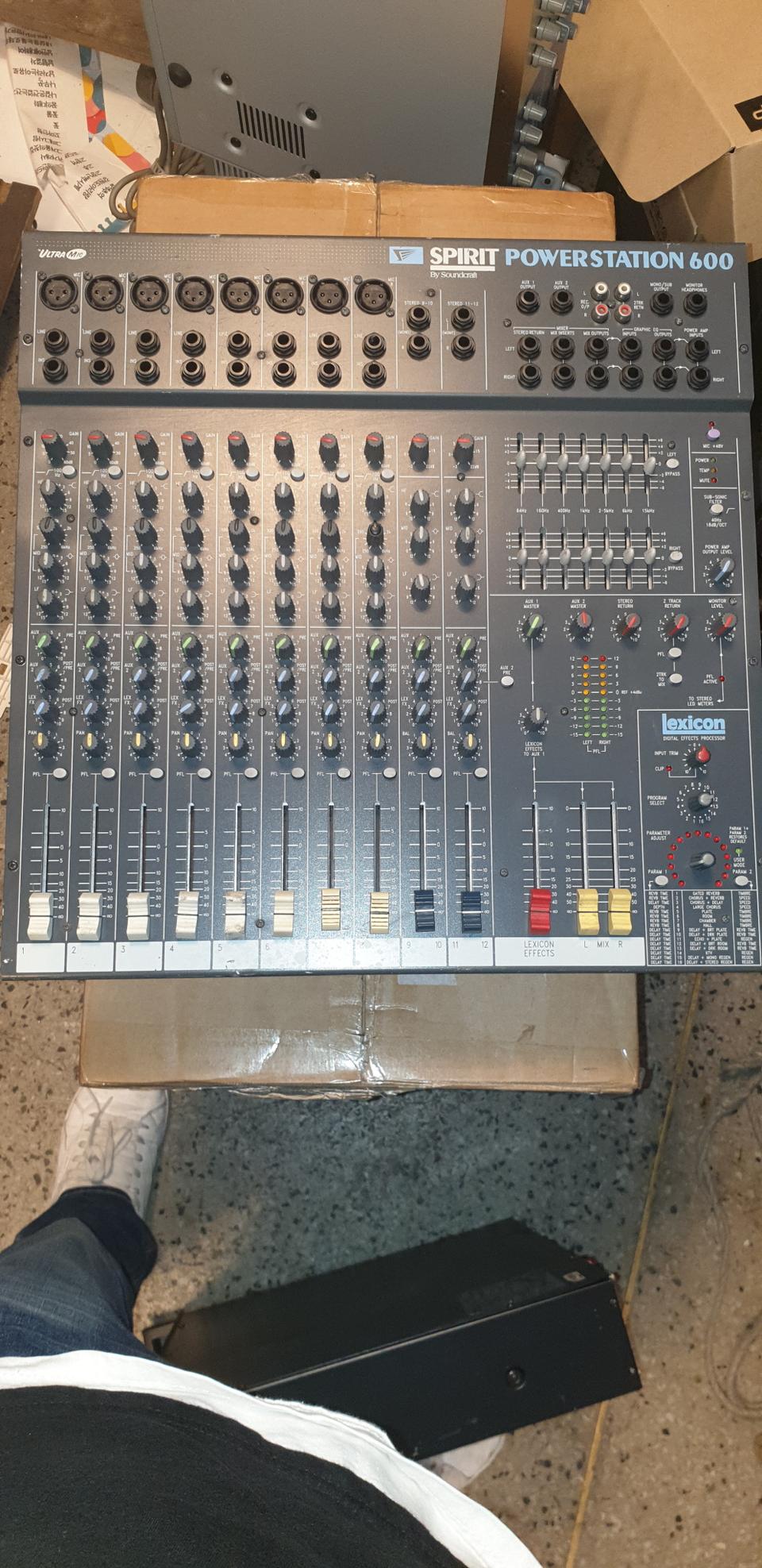 사운드크레프트12채널파워드믹서