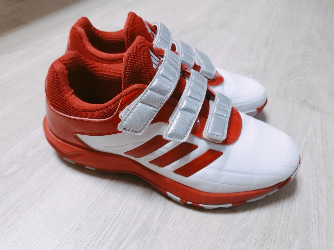 (가격내림)아디다스 유소년 야구화(220)