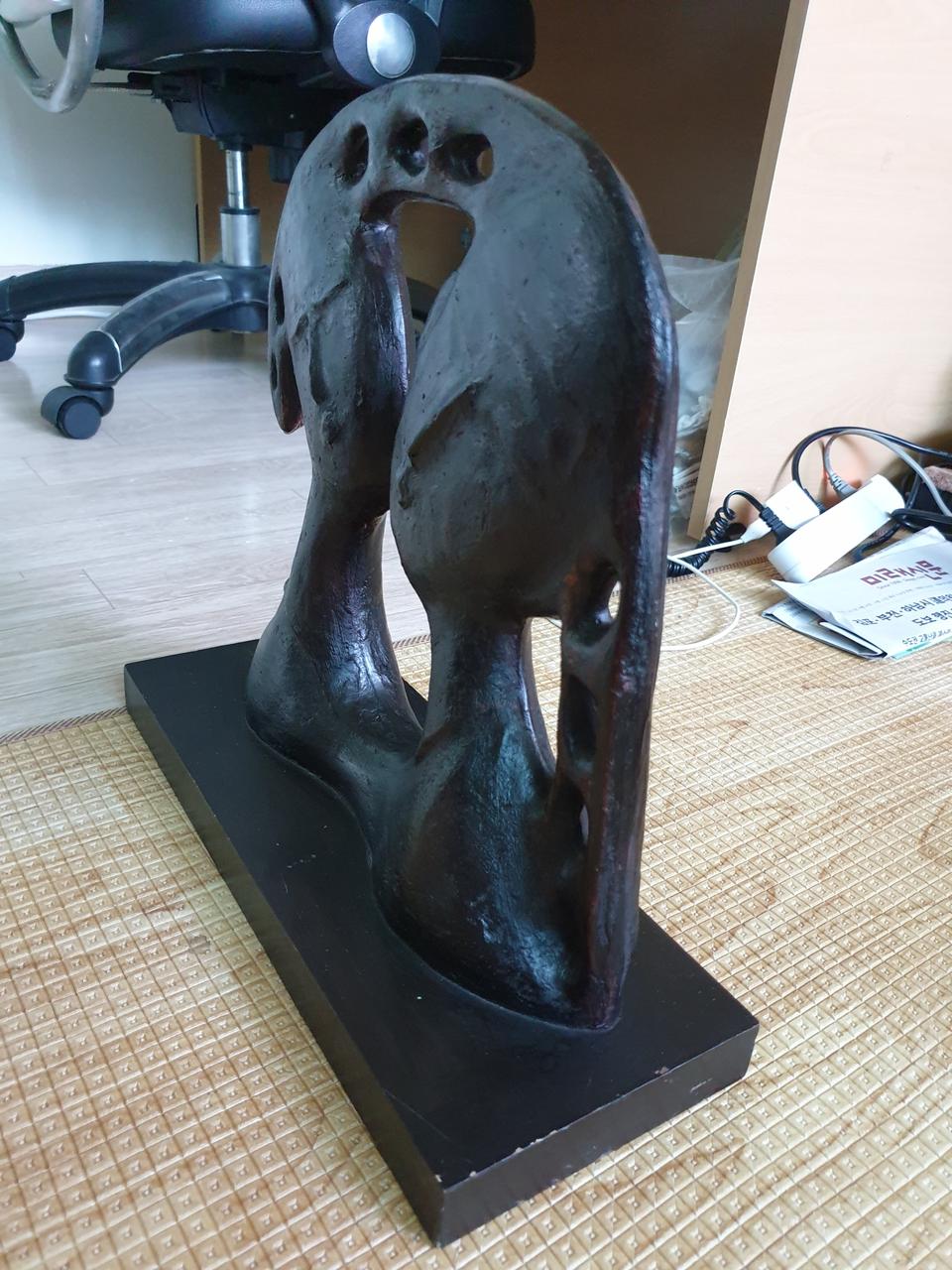 소품으로 이연인들을...