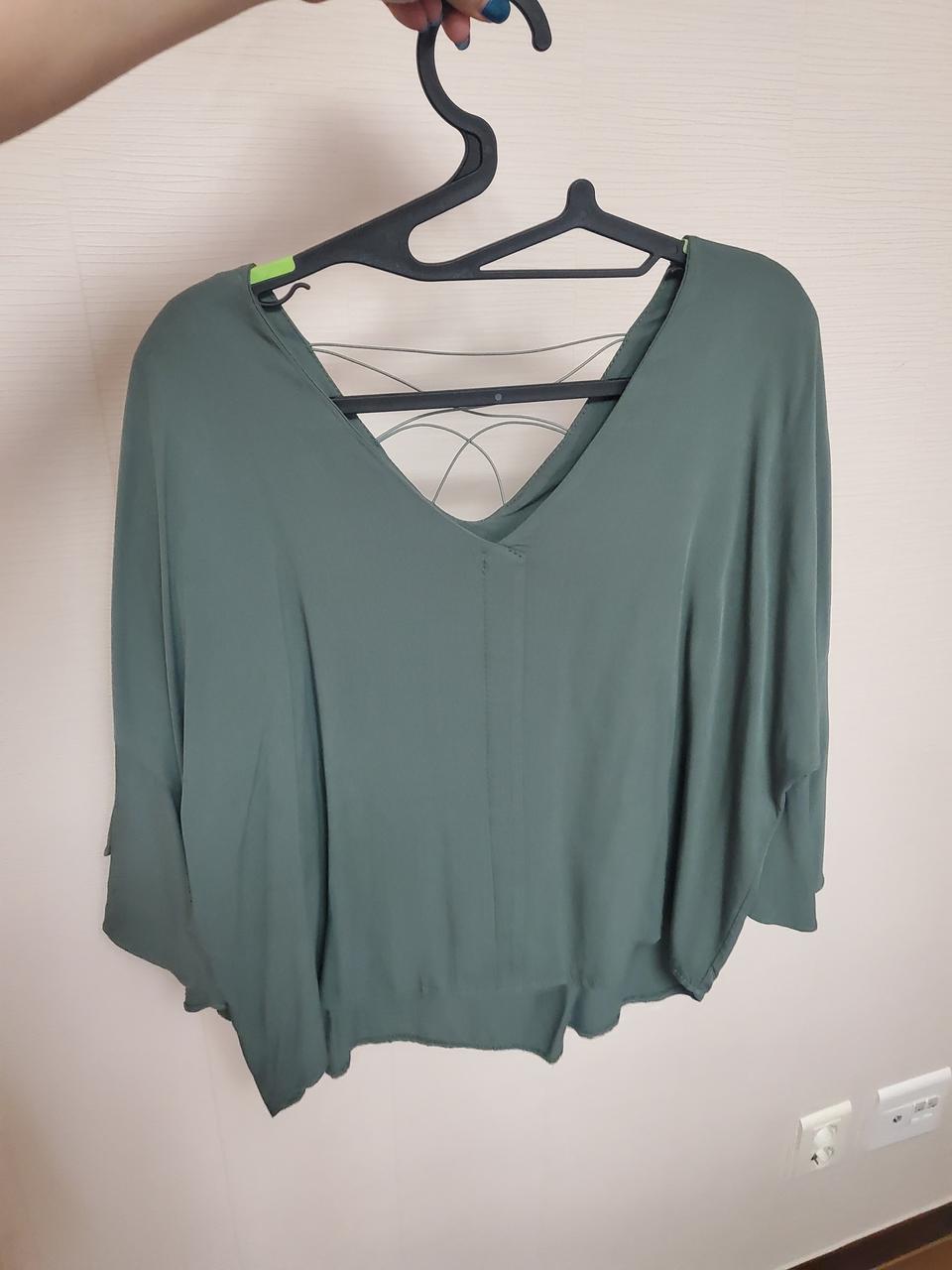 고퀄)카키유넥V아일렛언발촤르륵~블라우스